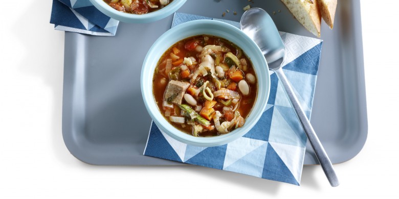 Wittebonensoep met knoflookbrood