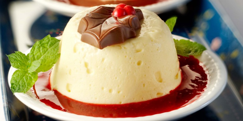 Wittechocoladebavarois met cranberrysaus