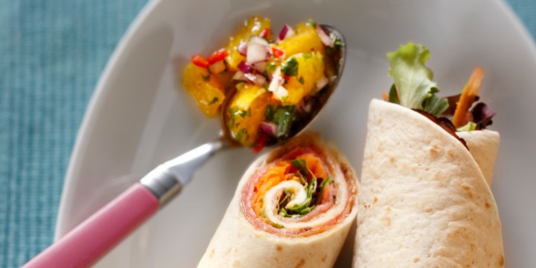 Wrap met rosbief en sinaasappelsalsa