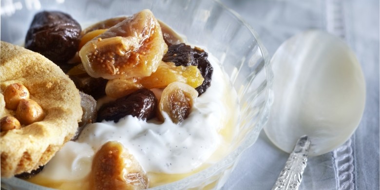 Yoghurthangop met vanille en gedroogd fruit