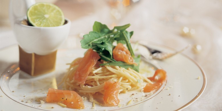Citroenspaghetti met rucola en zalm