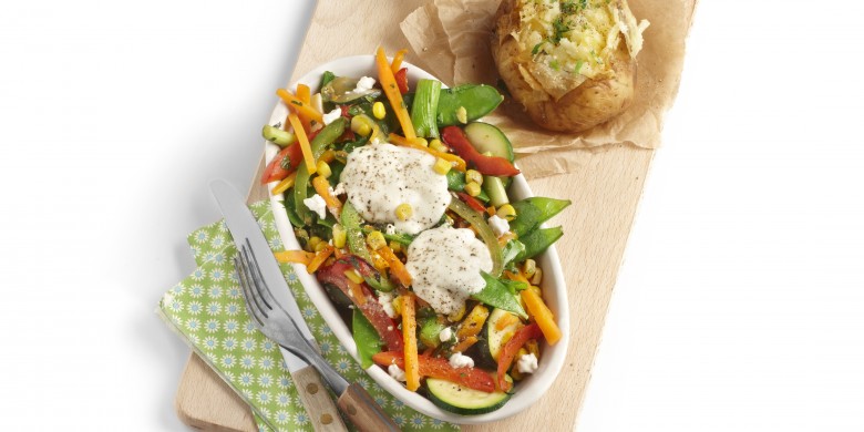 Zomergroentegratin met gepofte aardappel  