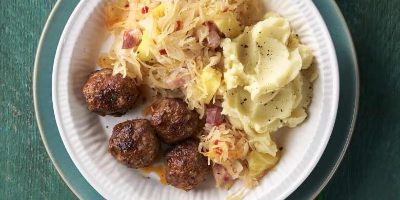 Zuurkool met ananas en pikante gehaktballetjes