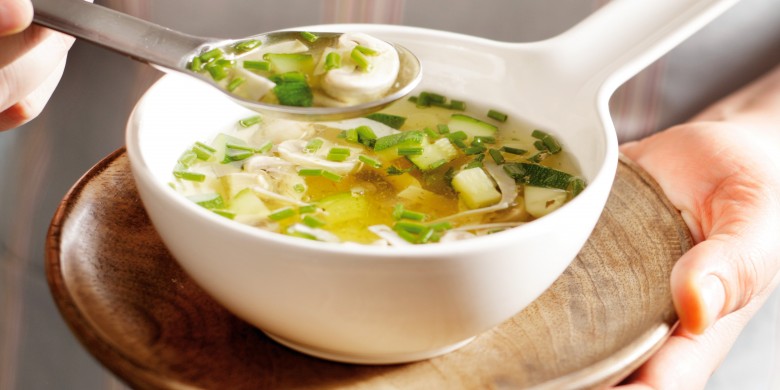 Courgettesoep met kip en champignons