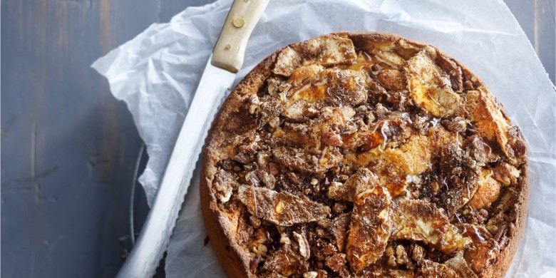 Kaneeltaart met appel en pecannoten