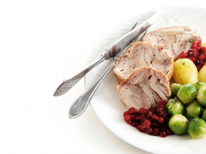 Kiprollade met cranberry-tijmsaus