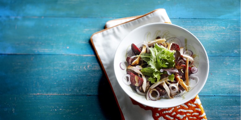 Lauwwarme bietensalade met rode ui