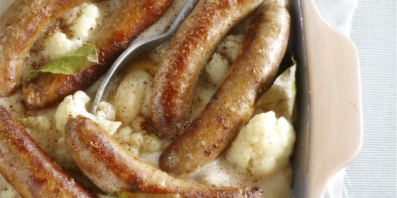 Ovenschotel met worst en bloemkool