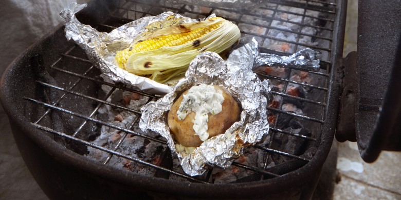 Baked potato met roomsalsa