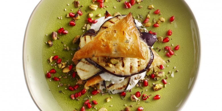 Filodeeg en geroosterde aubergine met pistachedukkah