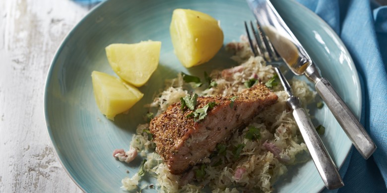 Gekruide zalm met gestoofde zuurkool
