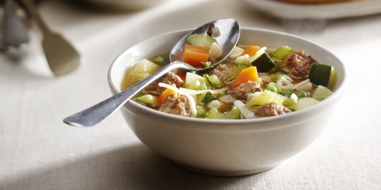 Minestrone met parmezaanballetjes