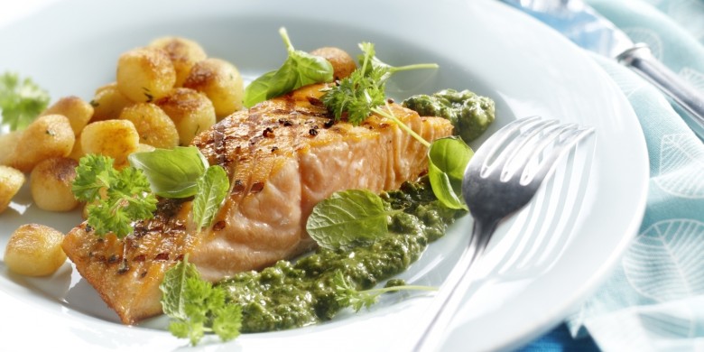 Geroosterde zalm met salsa verde