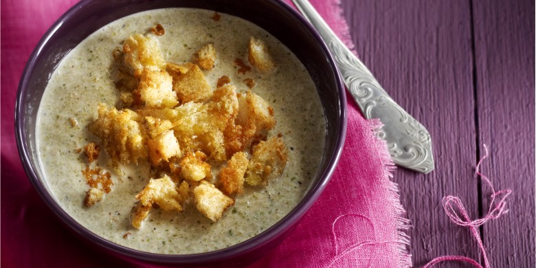 Romige groenekoolsoep met komijnekaascroutons
