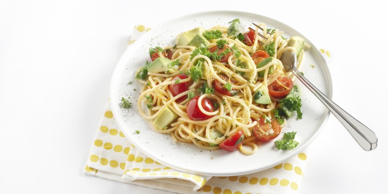 Spaghetti met koriander en avocado