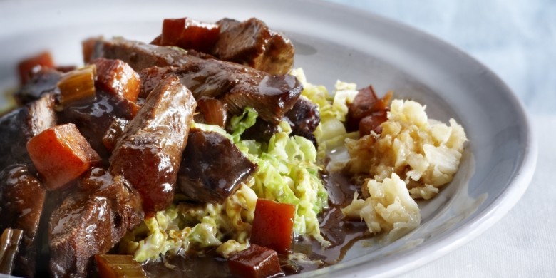 Sukade met gepofte knoflook en romige savooiekool