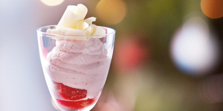 Syllabub met frambozen en witte chocolade