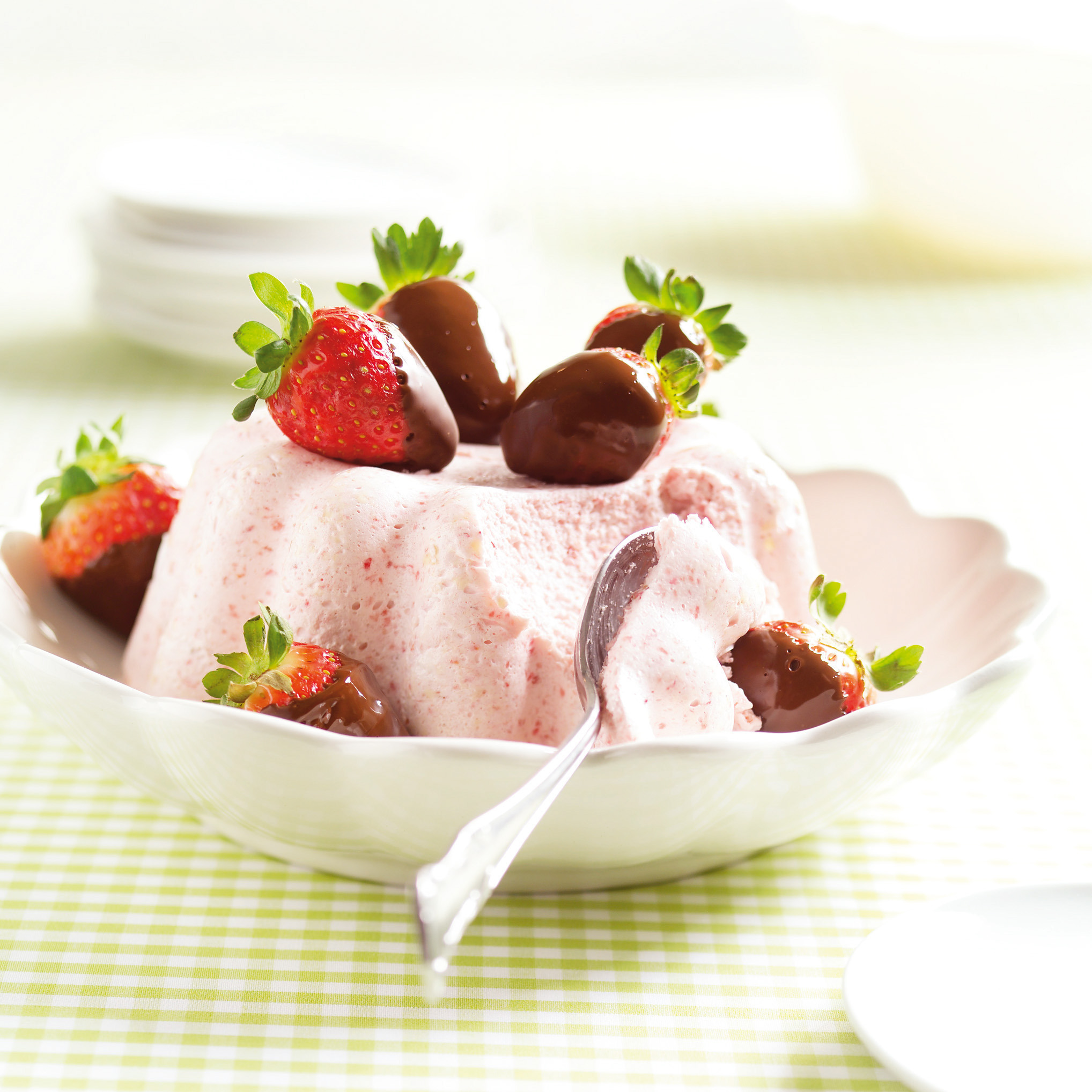 Aardbeienbavarois met chocoladeaardbeien