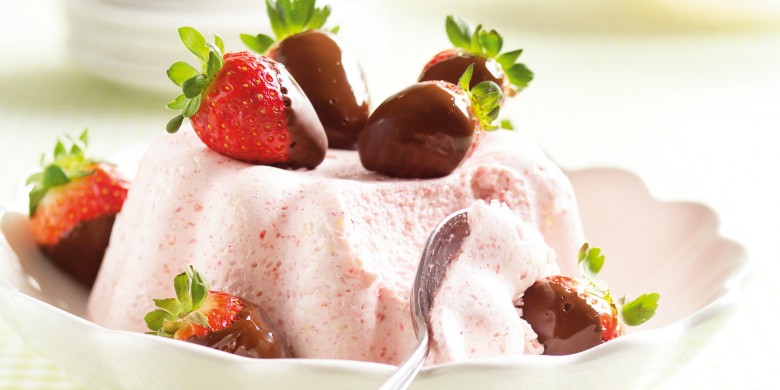 Aardbeienbavarois met chocoladeaardbeien
