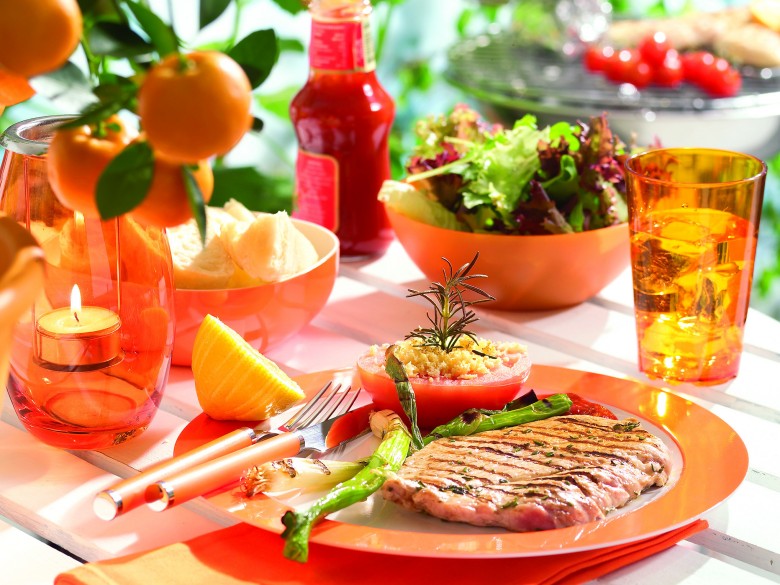 Italiaanse schnitzels met geroosterde uitjes en tomaten