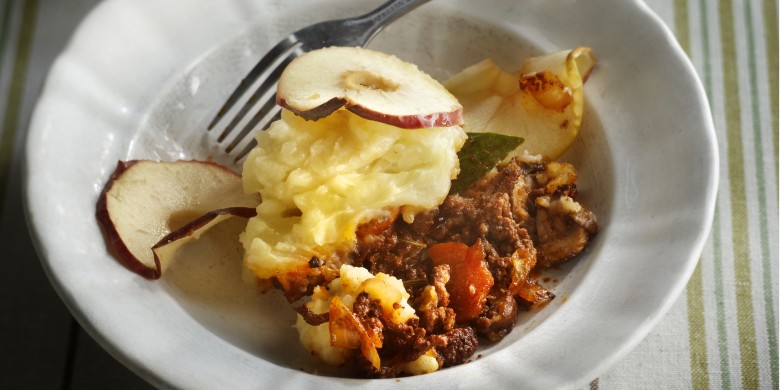 Jachtschotel met gehakt en paddenstoelen