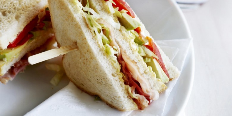 Clubsandwich spek en avocado