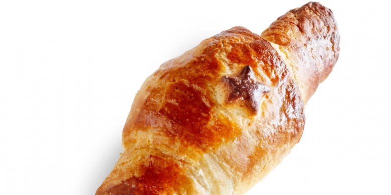 Croissants met roomkaas en rauwe ham