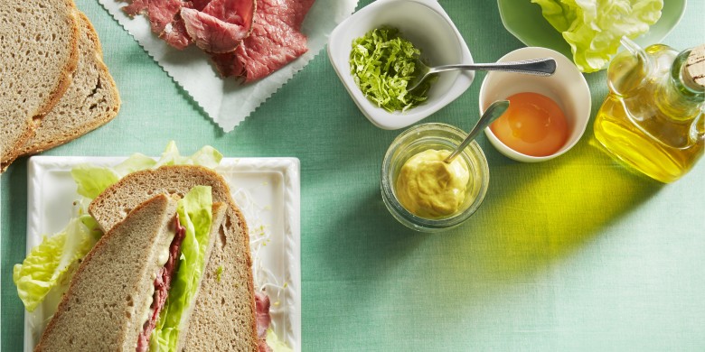 Rosbiefsandwich met limoenmayonaise