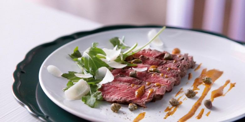 Dungesneden steak met kappertjes