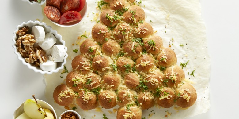 Kerstboombrood met kaas en kruidenboter