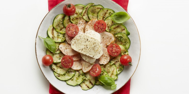 Carpaccio van courgette, kip en mozzarella