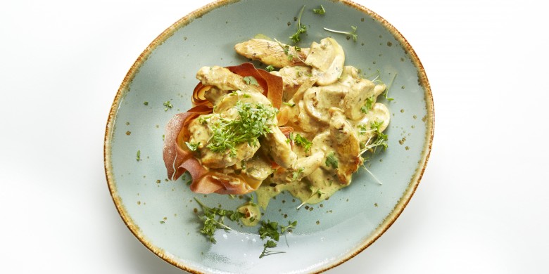 Filopasteitjes met kalkoenreepjes en paddenstoelen