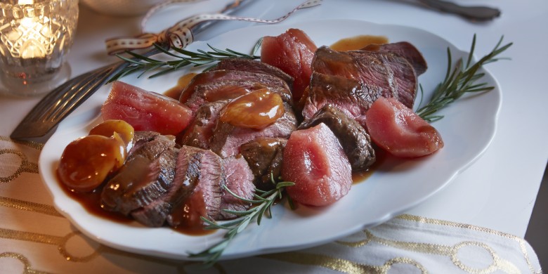 Hertenbiefstuk met abrikozen en portsaus