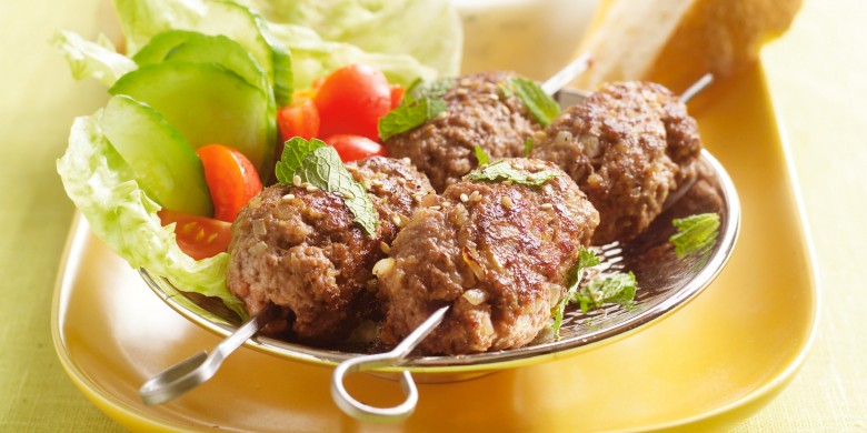 Köfte met yoghurt-muntsaus