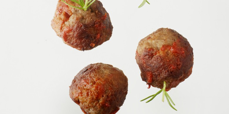 Gehaktbommetjes met vurige tomatensaus