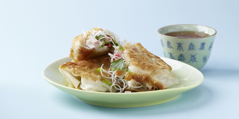 Loempia met vulling van mihoen en krabstick