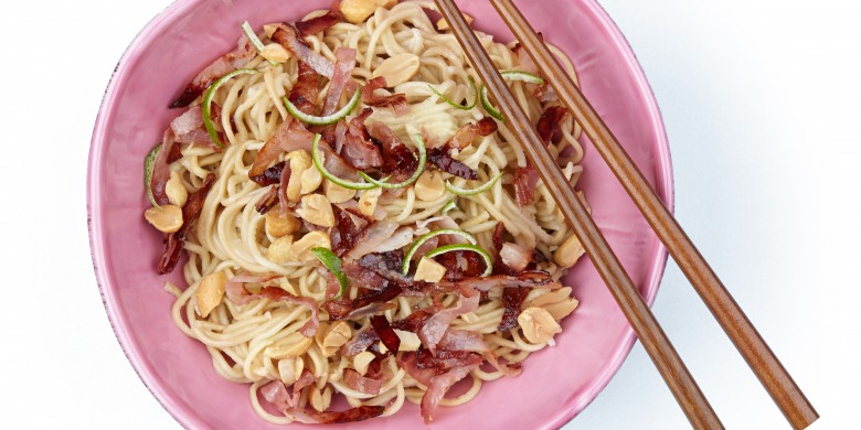 Chinese eiermie met knapperige ham en citroengras