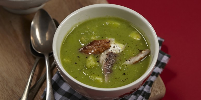 Preisoep met knolselderij en makreel