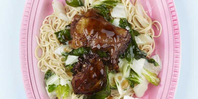 Mie met paksoi en hete kip