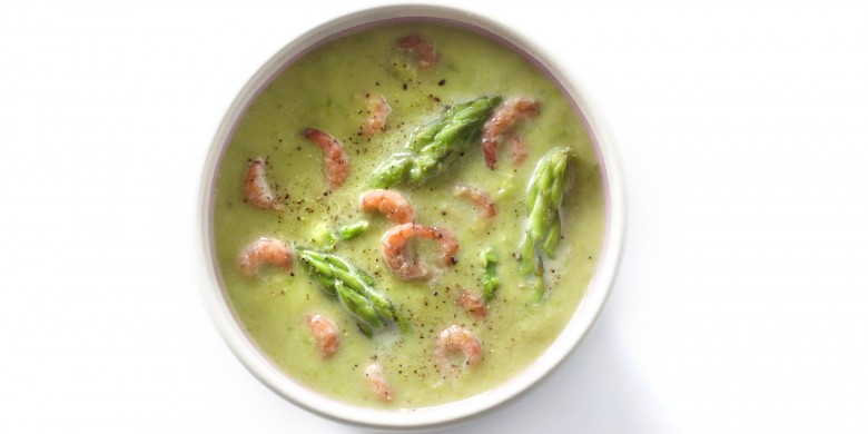 Romige aspergesoep met garnaaltjes
