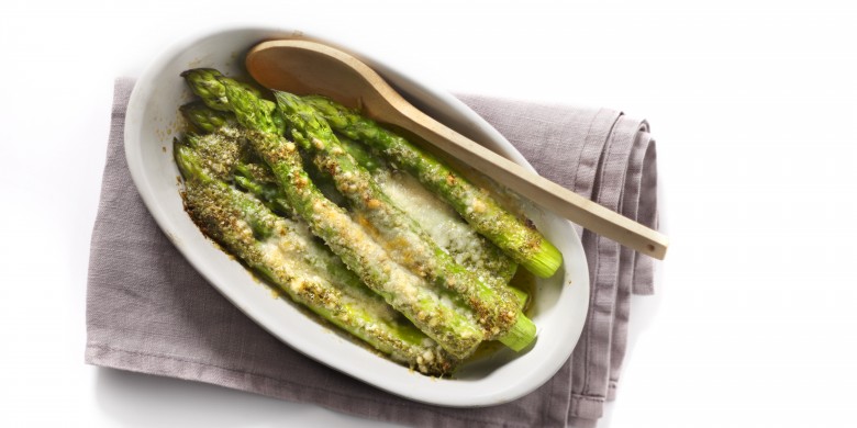 Geroosterde asperges met pestoboter en parmezaan