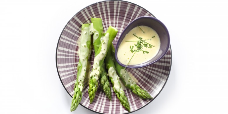 Asperges met sinaasappel-bieslooksaus