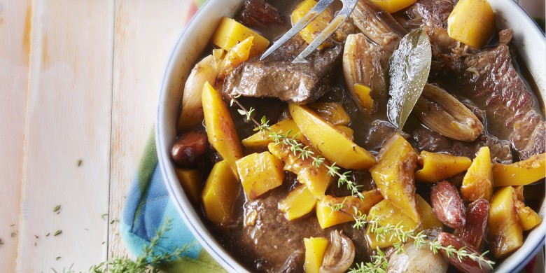 Gestoofde runderlapjes met pompoen en dadels