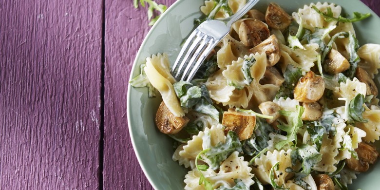 Pasta met champignons en rucola