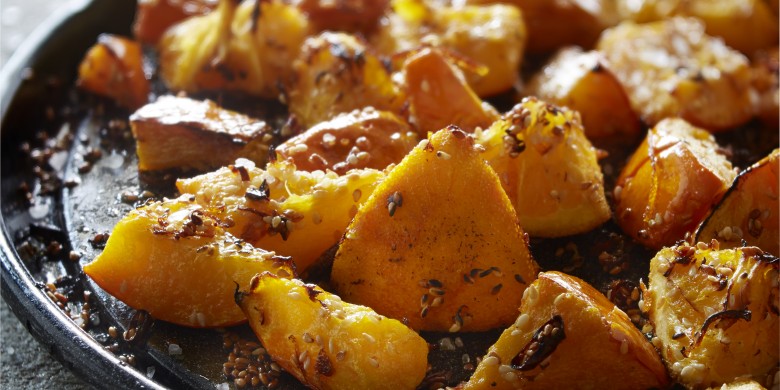Geroosterde pompoen met sesam en sinaasappel