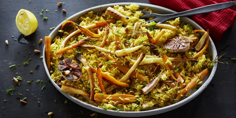 Lauwwarme rijstsalade met geroosterde pastinaak en gepofte knoflook
