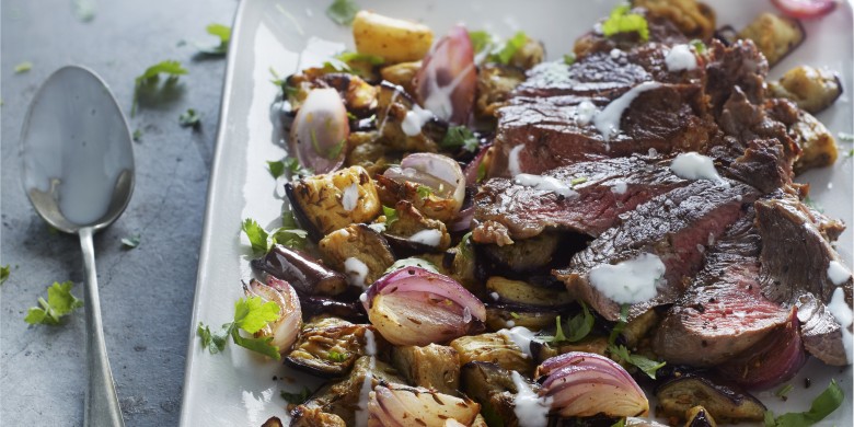 Geroosterde aubergine met komijn en rode ui