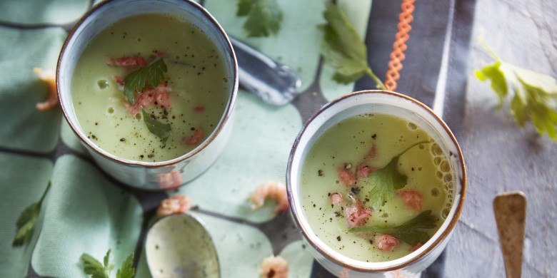 Romige avocadosoep met garnalen