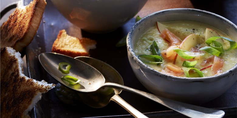Pastinaaksoep met zalm
