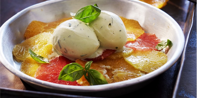 Citruscarpaccio met basilicumijs